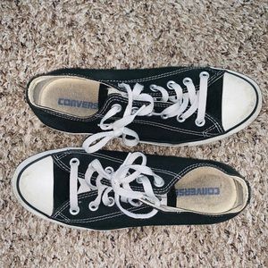 Converse Black and White